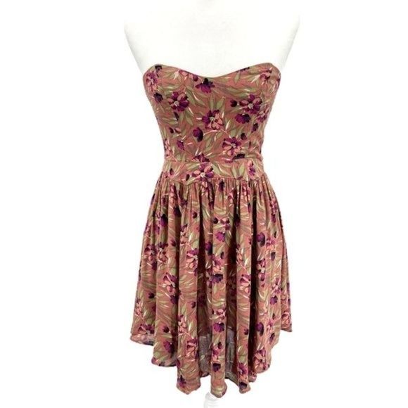 Kimchi Blue Dresses & Skirts - Kimchi Blue Strapless Floral Dress